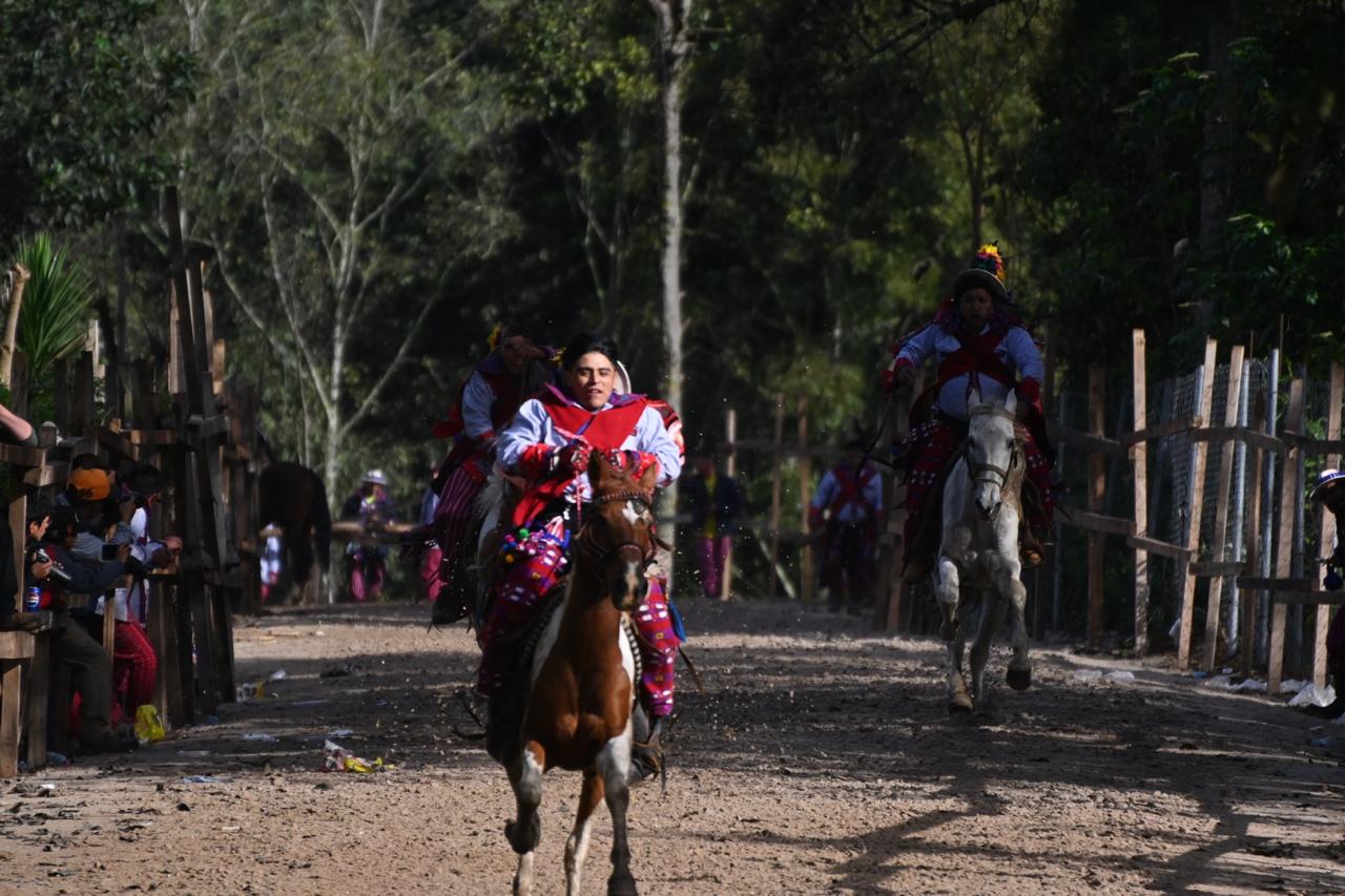 Carrera de Cintas: Una fiesta de color y tradición en el corazón de Huehuetenango