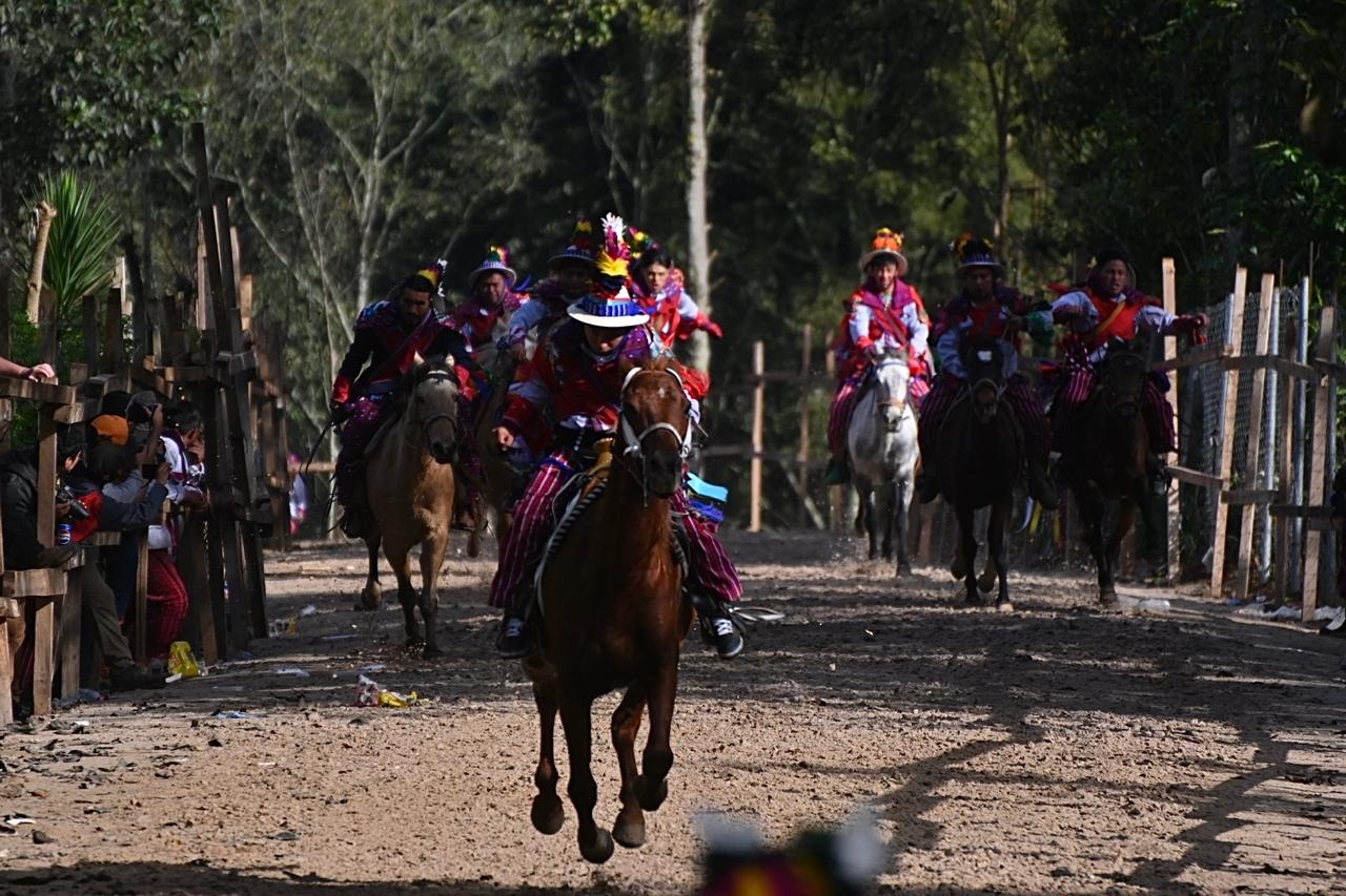 Carrera de Cintas: Una fiesta de color y tradición en el corazón de Huehuetenango