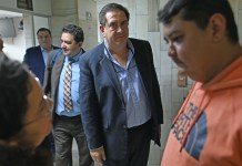 La semana pasada Gustavo Alejos se presentó ante el juzgado donde le cerraron el caso. Foto La Hora: Fabricio Alonzo