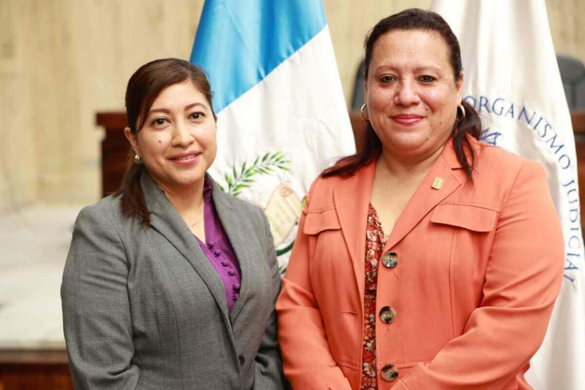 Verónica Ruiz (derecha) y Vicky Elías (izquierda) fueron electas representantes de jueces de instancia ante el CCJ. Foto La Hora: OJ