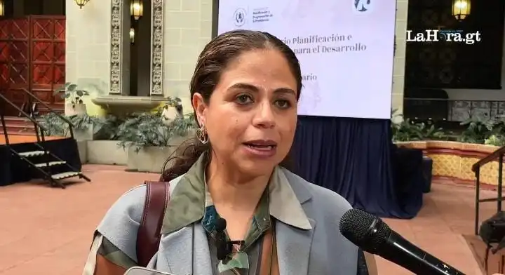 Irene Flores, analista del CIEN, indico que Guatemala está rezagada en infraestructura pública. Foto La Hora: José Orozco.