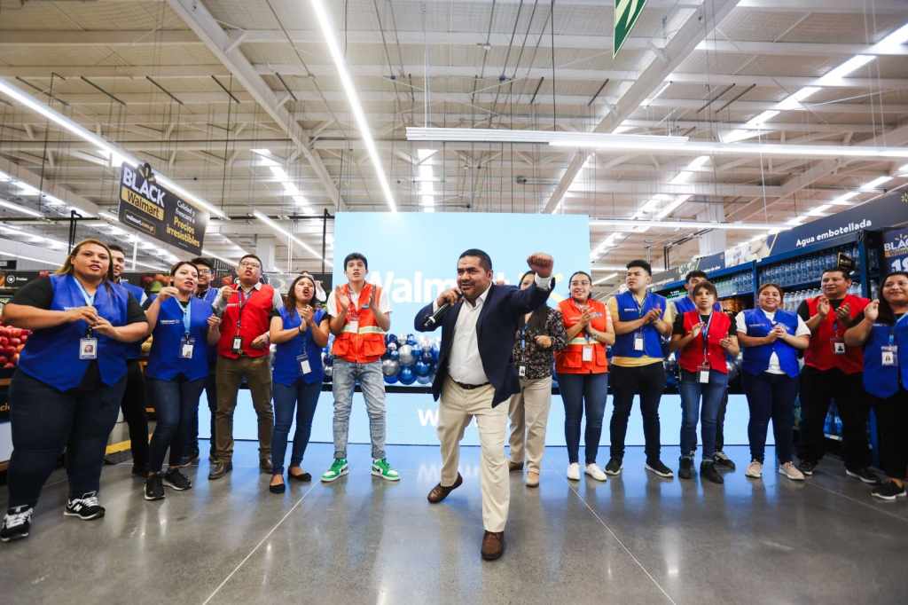 Durante los meses de noviembre y diciembre se realizarán varias actividades. Foto La Hora: Walmart.