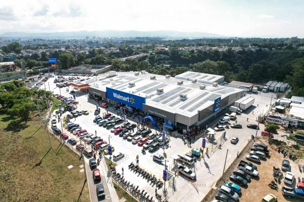 Este Walmart tiene una extensión de 4,240 mts. Foto La Hora: Walmart.