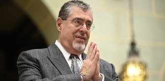 Presidente Bernardo Arévalo, gestionará ante Donald Trump, protección temporal para migrantes guatemaltecos. Foto La Hora: Gobierno de Guatemala.