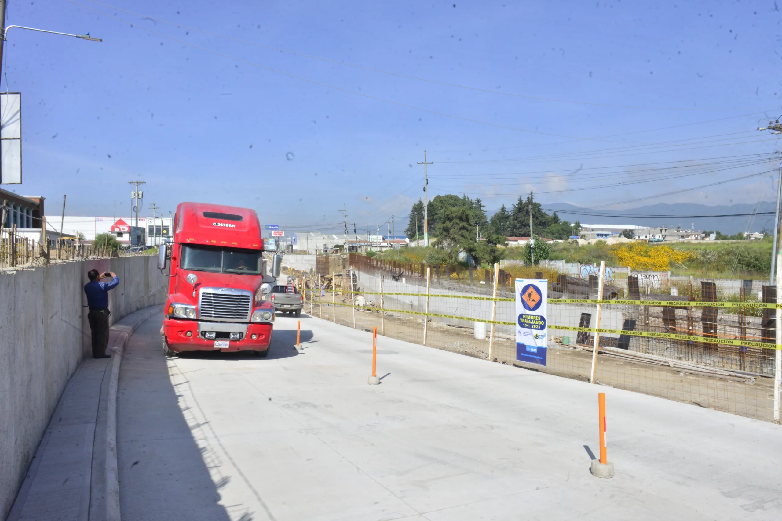 Habilitan dos carriles del nuevo paso a desnivel de Quetzaltenango. Foto La Hora: CIV