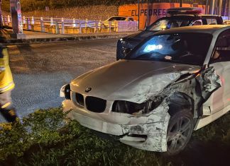 Un accidente de tránsito se reportó en la Calzada Roosevelt de la ciudad. Foto: La Hora / Bomberos Voluntarios.