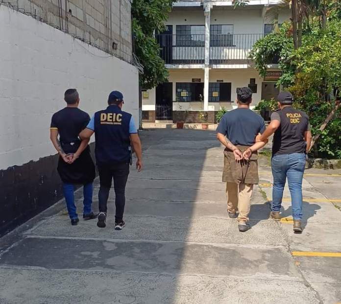 Ligados a proceso penal y en prisión preventiva por robo de medicamentos en hospital de Amatitlán. Foto La Hora: PNC