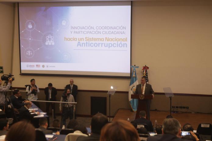 El presidente Bernardo Arévalo, detalla los cinco desafíos que enfrentan como gobierno, para frenar la corrupción. Foto La Hora: José Orozco.