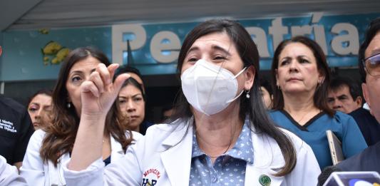 Cuerpo médico del Hospital Roosevelt da voto de desconfianza al Director Ejecutivo, Luis Chavéz. Foto La Hora: Daniel Ramírez