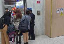 Cuerpos de socorro tuvieron que esperar el arreglo del ascensor para atender la emergencia. Foto La Hora: Sergio Osegueda