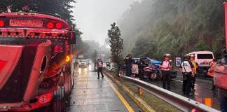 Tres agentes de PNC fueron llevados a un centro asistencial. Foto La Hora: CVB