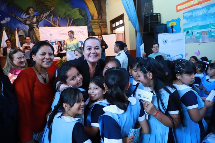 La ministra de Eduación, Anabella Giracca, durante una actividad en conjunto con el Ministerio de Gobernación. Foto: La Hora / Mineduc. 