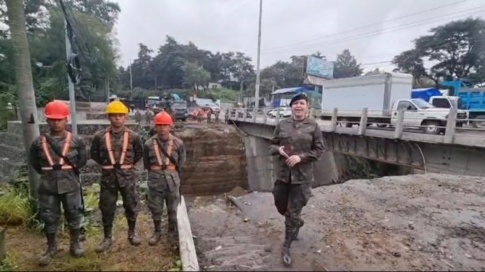 Desinstalación de puente en km. 17.5 CA-9 Sur. Foto: Ejército de Guatemala