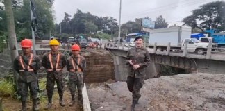 Desinstalación de puente en km. 17.5 CA-9 Sur. Foto: Ejército de Guatemala