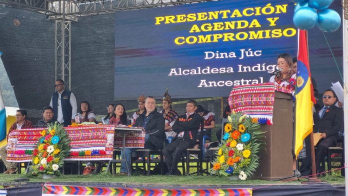 Presidente Bernardo Arévalo viajo a Sololá, por firma de agenda de trabajo. Foto La Hora: Cortesía/Fredy de León