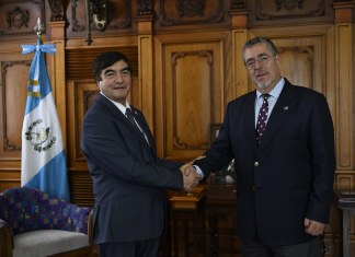 Arévalo y Cifuentes se reunieron a puerta cerrada en el Palacio Nacional. Foto La Hora: Presidencia