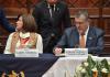 Bernardo Arévalo firma lineamientos para proteger de la violencia a las trabajadoras del Organismo Ejecutivo. Foto La Hora: Daniel Ramírez.