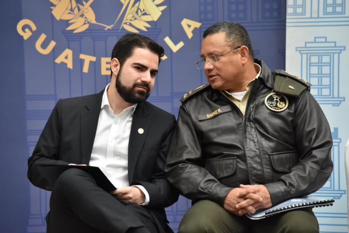 Colocar gente preparada en los diferentes cargos, ha mostrado la diferencia en 10 meses, dijo el Ministro de la Defensa, Henry Sáenz. Foto La Hora: Daniel Ramírez.