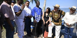 Presidente Arévalo, se compromete con el pueblo garífuna a impulsar proyectos de desarrollo. Foto La Hora: Gobierno de Guatemala