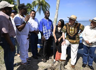 Presidente Arévalo, se compromete con el pueblo garífuna a impulsar proyectos de desarrollo. Foto La Hora: Gobierno de Guatemala