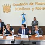 La comisión de Finanzas del Congreso dictamina el proyecto de presupuesto del Congreso. Foto La Hora: Fabricio Alonzo