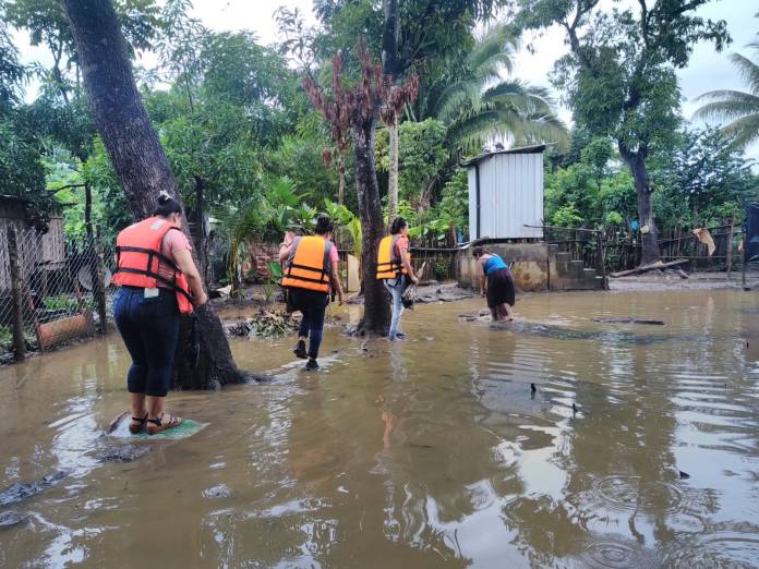 Damnificados por lluvias. Foto: Conred / La Hora