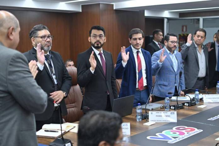 La directiva de Empresa Portuaria Quetzal todavía no decide por el contrato de grúas, que ha incumplido en la disposición de máquinas. Foto La Hora: Fabricio Alonzo