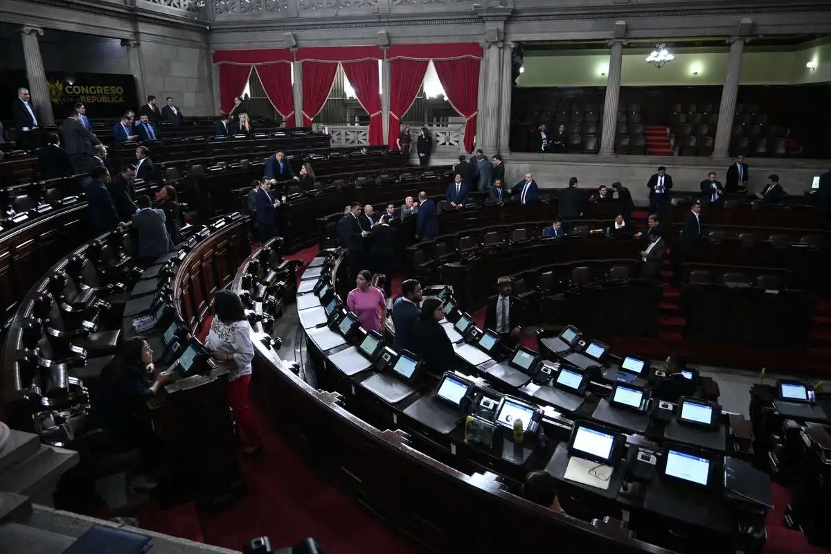 Los empleados del Congreso de la República deben presentar su documentación a la Contraloría General de Cuentas. Foto La Hora: Fabricio Alonzo