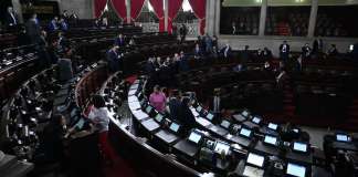 Los empleados del Congreso de la República deben presentar su documentación a la Contraloría General de Cuentas. Foto La Hora: Fabricio Alonzo