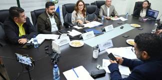 Los integrantes de la comisión de Salud esperan que se apruebe la iniciativa de ley de medicamentos. Foto La Hora: Fabricio Alonzo