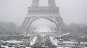 Las fuertes nevadas y vientos provocan caos en Francia. Foto La Hora: EFE