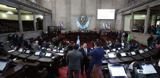 Los diputados no descartan aprobar su presupuesto de Q1 mil 204 millones. Foto: Congreso