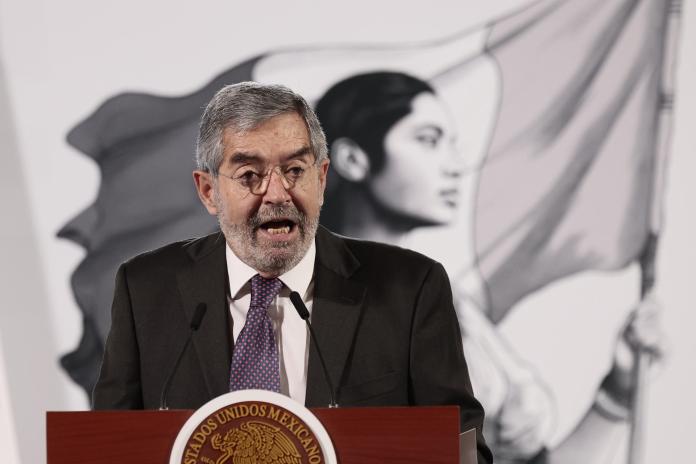 El canciller mexicano Juan Ramón de la Fuente, participa durante la conferencia de prensa matutina de la presidenta de México Claudia Sheinbaum.