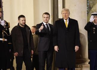 El presidente francés, Emmanuel Macron; el presidente electo de Estados Unidos, Donald Trump, y el presidente ucraniano, Volodímir Zelenski. Foto: La Hora / EFE - Mohammed Badra.