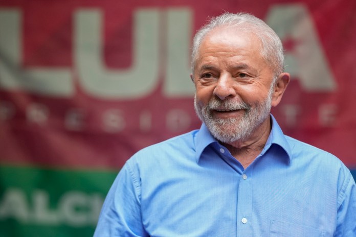 El presidente brasileño Luiz Inácio Lula da Silva fue dado de alta del hospital el domingo después de someterse a una cirugía para detener una hemorragia cerebral. Foto La Hora: AP