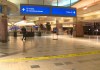 Tres personas resultaron heridas de bala y una cuarta fue apuñalada en el aeropuerto Sky Harbor de Phoenix en una aparente disputa familiar.