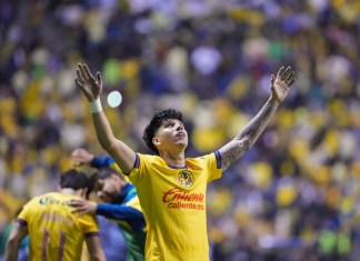 América derrota al Monterrey en la final de ida y todo se define en el «gigante de acero» El jugador del América, Kevin Álvarez, celebra su gol ante el Monterrey por la ida de la final del torneo Apertura de México en el estadio Cuauhtémoc en Puebla, México, el jueves 12 de diciembre de 2024. Foto La Hora: AP