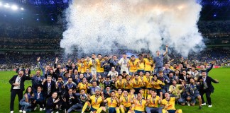 Los jugadores del América celebran con el trofeo tras ganar la final del fútbol mexicano ante Monterrey en el estadio BBVA en Monterrey, México, el domingo 15 de diciembre de 2024. Foto La Hora: AP