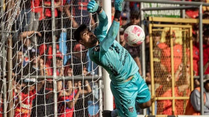 Luis Moran, portero de Antigua figura en el encuentro de vuelta de los cuartos de final del Torneo Apertura 2024. Foto La Hora: Antigua GFC