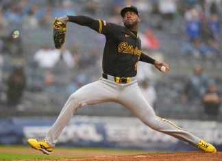Aroldis Chapman de los Piratas de Pittsburgh lanza ante los Yankees de Nueva York, el 28 de septiembre de 2024, en Nueva York. Foto La Hora: AP