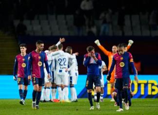 Los jugadores del FC Barcelona tras el partido de la jornada 17 de LaLiga que FC Barcelona y CD Leganés disputaron este domingo en el estadio Lluís Companys, en Barcelona Foto La Hora: EFE