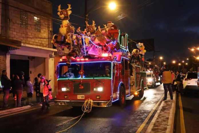 Desfile navideño de los Bomberos Voluntarios