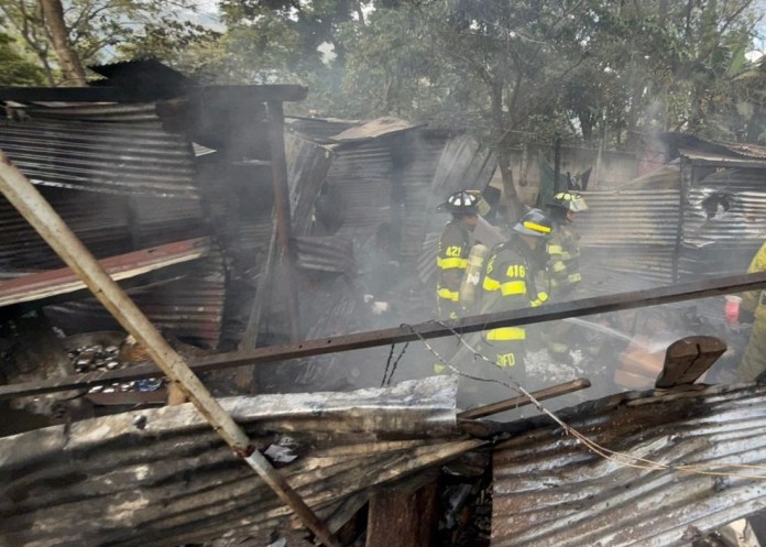 Bomberos incendio Ciudad vieja