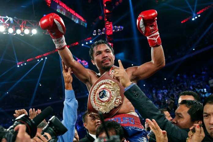 Manny Pacquiao exhibe su cinturón de campeón mundial tras derrotar a Brandon Ríos en la pelea por el cetro welter del OMB, el 24 de noviembre de 2013, en Macau Foto La Hora: AP Achivo