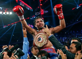 Manny Pacquiao exhibe su cinturón de campeón mundial tras derrotar a Brandon Ríos en la pelea por el cetro welter del OMB, el 24 de noviembre de 2013, en Macau Foto La Hora: AP Achivo