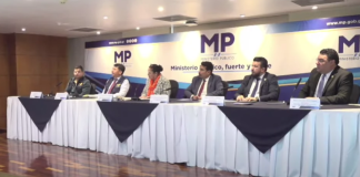 Autoridades del MP durante la conferencia de prensa dieron a conocer más detalles acerca de las diligencias realizadas durante el operativo "Gota a Gota". 