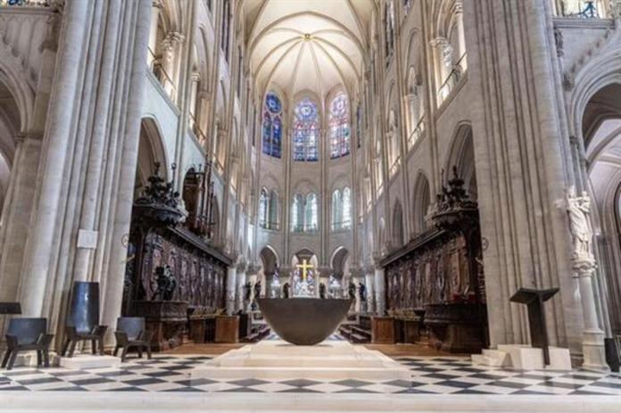 Interior de Notre Dame abrirá sus puertas el próximo 8 de diciembre tras cinco años. Foto La Hora: EFE