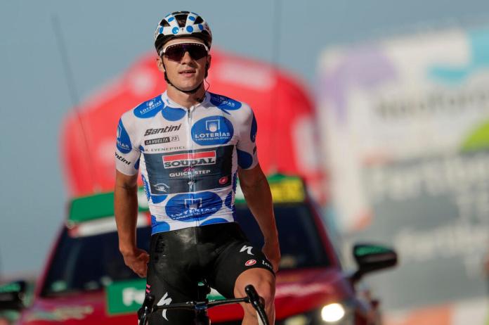 Ciclista belga Remco Evenepoel, doble campeón olímpico en contrarreloj y en ruta en París 2024, fue hospitalizado este martes tras chocar contra la puerta de una furgoneta de la empresa de correos belga. Foto La Hora: EFE
