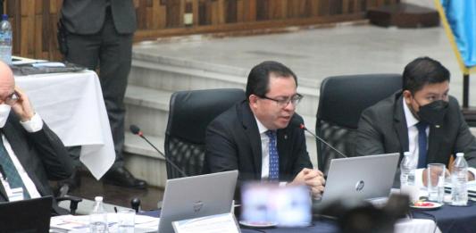 El decano de derecho de la USAC, Henry Arriaga, en la Postuladora para Fiscal General de 2022: Foto: La Hora / José Orozco