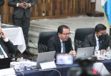 Con baja participación y sin oposición: Arriaga avanza en su reelección como decano de Derecho de la USAC El decano de derecho de la USAC, Henry Arriaga, en la Postuladora para Fiscal General de 2022: Foto: La Hora / José Orozco